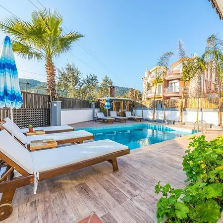 London Daily Weekly Willa Marmaris
