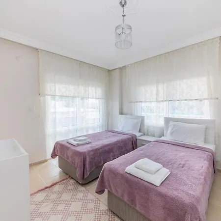 London Daily Weekly Villa