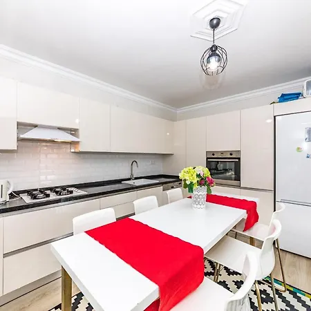 London Daily Weekly Villa