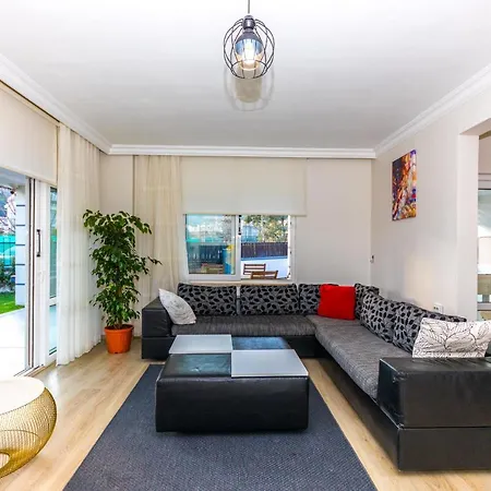 London Daily Weekly Villa