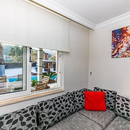 London Daily Weekly Villa *