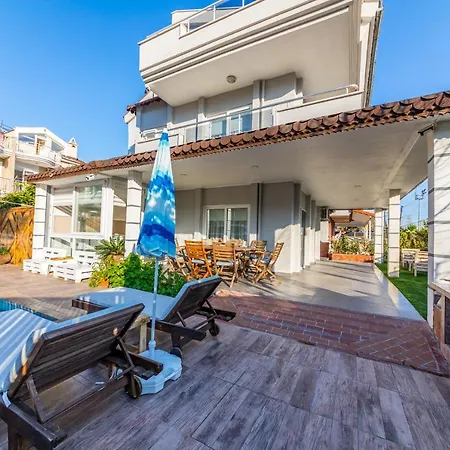 London Daily Weekly Vila Marmaris