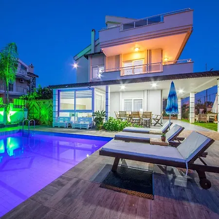 London Daily Weekly Vila Marmaris